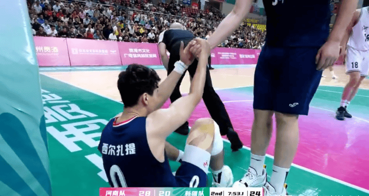 河南建业队力压对手，夺得关键胜利